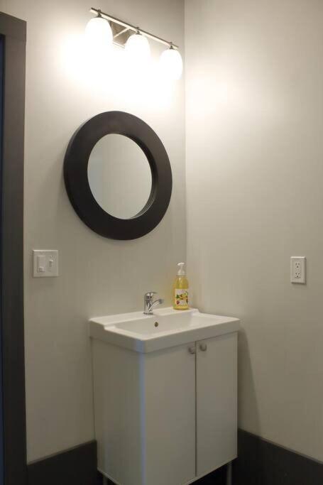 Suite #B, Industrial Styling, Ac ฮาลิแฟกซ์ ภายนอก รูปภาพ