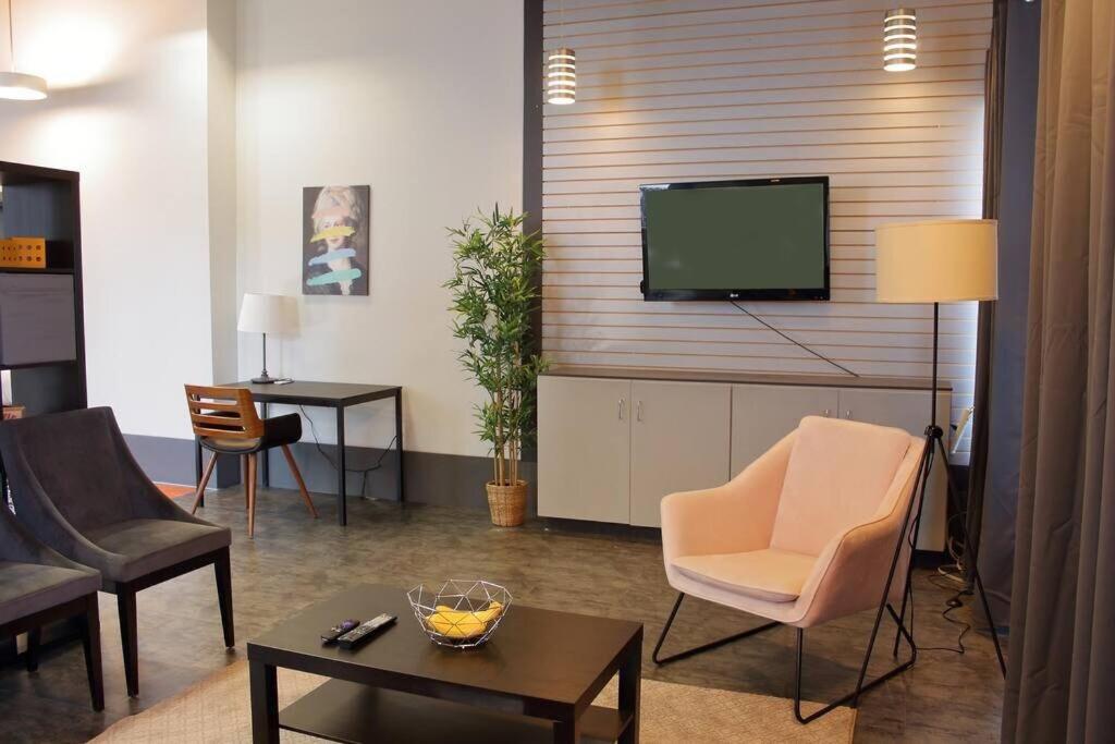 Suite #B, Industrial Styling, Ac ฮาลิแฟกซ์ ภายนอก รูปภาพ